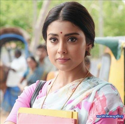 Shriya Saran hot in saree stills