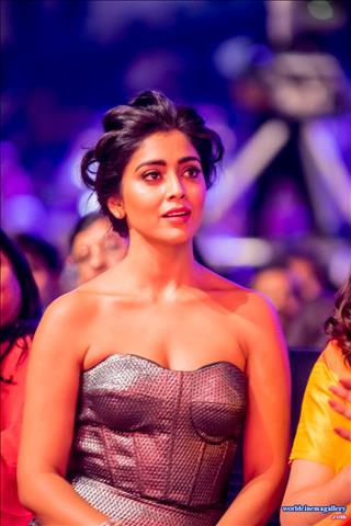 Shriya Saran Latest Stills