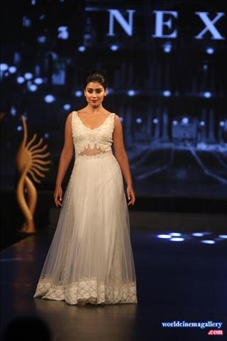 Shriya Saran Latest Stills