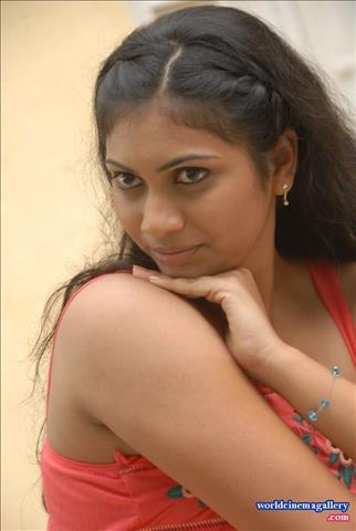 Siri Sri maa voollo osari em jarigindante movie Hot stills