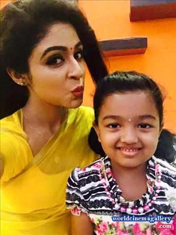 Suntv Nandini Serial Malavika Wales Hot Saree stills