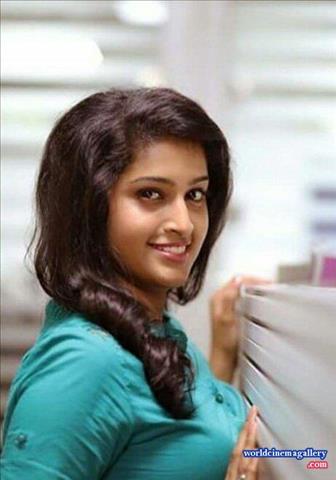 Tanya ravichandran latest stills