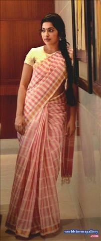 Vijay TV anchor VJ Ramya Subramanian Cute latest saree stills 