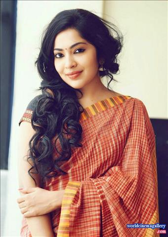 Vijay TV anchor VJ Ramya Subramanian Cute latest saree stills 