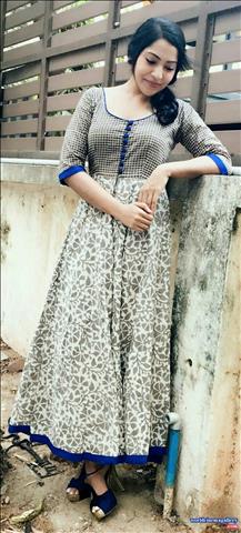 Vijay TV anchor VJ Ramya Subramanian Cute latest saree stills 