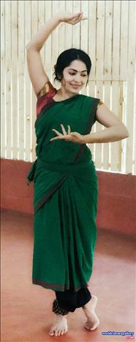 Vijay TV anchor VJ Ramya Subramanian Cute latest saree stills 