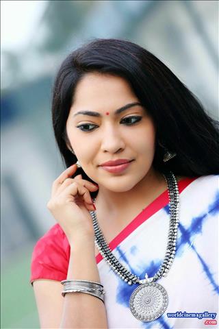 Vijay TV anchor VJ Ramya Subramanian Cute latest saree stills 