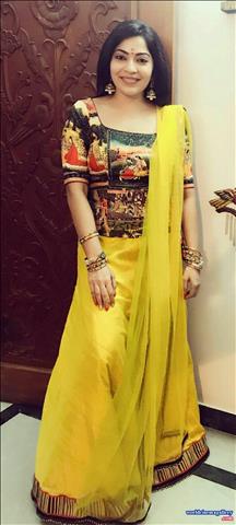 Vijay TV anchor VJ Ramya Subramanian Cute latest saree stills 