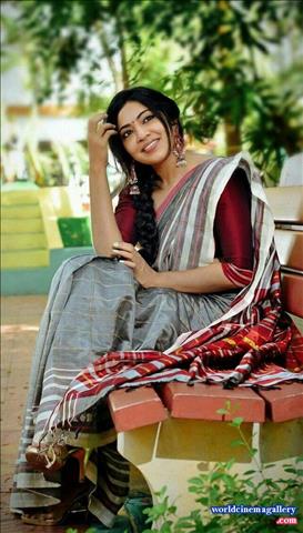 Vijay TV anchor VJ Ramya Subramanian Cute latest saree stills 