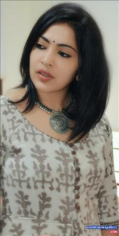 Vijay TV anchor VJ Ramya Subramanian Cute latest saree stills 