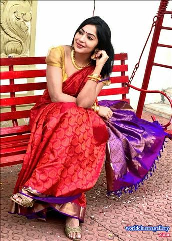 Vijay TV anchor VJ Ramya Subramanian Cute latest saree stills 