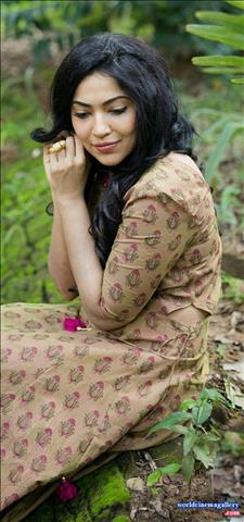 Vijay TV anchor VJ Ramya Subramanian Cute latest saree stills 