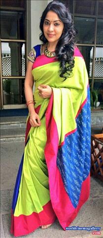 Vijay TV anchor VJ Ramya Subramanian Cute latest saree stills 