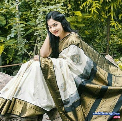 Vijay TV anchor VJ Ramya Subramanian Cute latest saree stills 