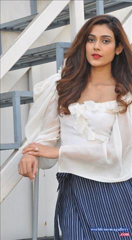 Aakanksha Singh latest Hot Stills