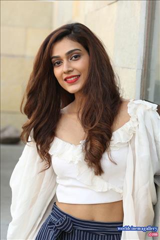 Aakanksha Singh latest Hot Stills