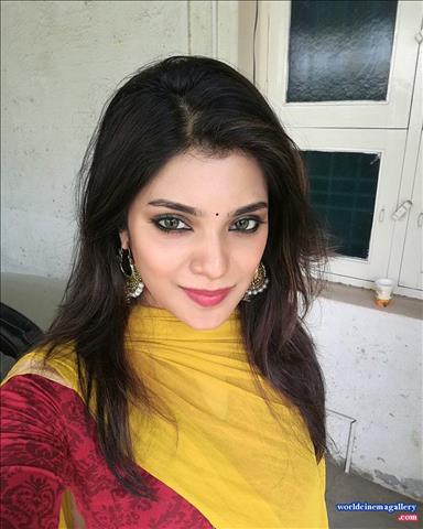 Aathmikaa stills in meesaya murukku movie