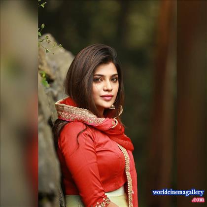 Aathmikaa stills in Naragasooran Movie