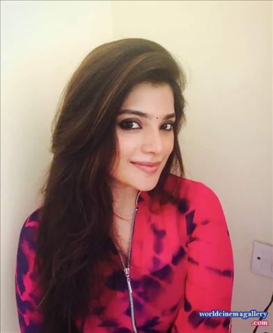 Aathmikaa stills in Naragasooran Movie