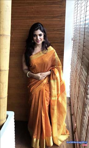 Aathmikaa stills in Naragasooran Movie