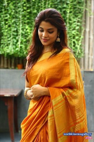 Aathmikaa stills in Naragasooran Movie