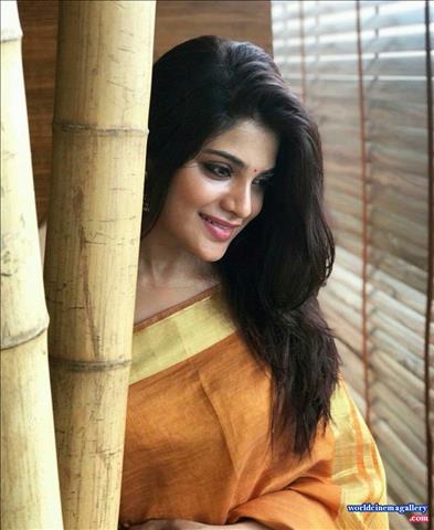 Aathmikaa stills in Naragasooran Movie
