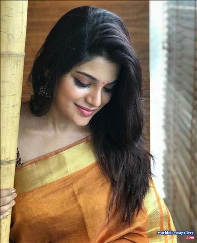 Aathmikaa stills in Naragasooran Movie