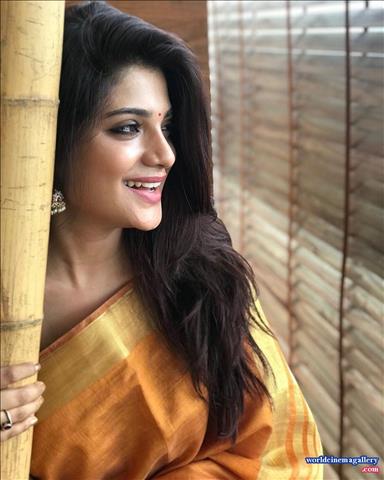 Aathmikaa stills in Naragasooran Movie