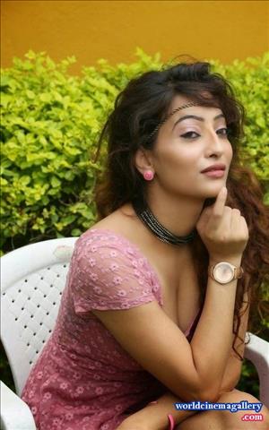 Alanki Hot Cleavages Stills