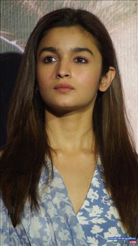 Alia Bhatt latest Hot stills
