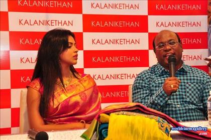 Amala Paul Saree Stills at Inaugurates Kalanikethan Showroom