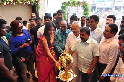 Amala Paul Saree Stills at Inaugurates Kalanikethan Showroom