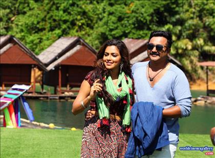 Amala paul stills at Thiruttu Payale 2 Dongodochadu movie