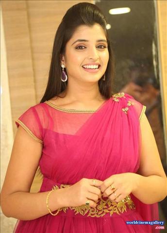 Anchor Shyamala Photos In Red Dress