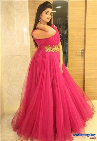 Anchor Shyamala Photos In Red Dress