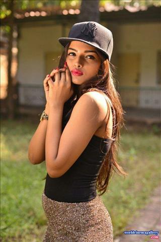 Ashna Zaveri latest hot stills