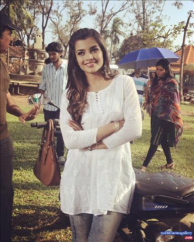 Ashna Zaveri photo stills in BrammaDotCom movie