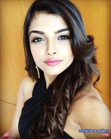 Ashna Zaveri photo stills in BrammaDotCom movie