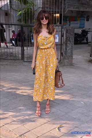 Esha Gupta Hot Bikini Stills