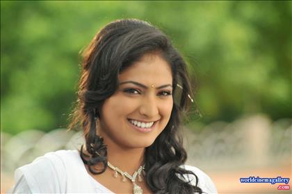 Hari priya Hot Stills from Idi pedda saitan movie - World Cinema Gallery