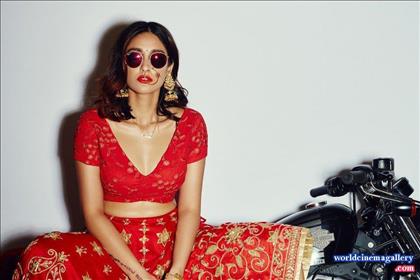 Ileana Sexy Navel Exposing Rampwalk Latest Stills