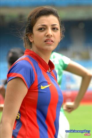 Kajal Agarwal Green Saree Stills from Thuppakki