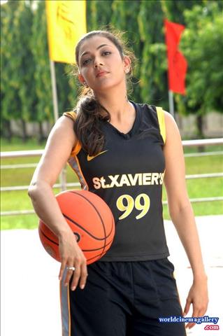 Kajal Agarwal Green Saree Stills from Thuppakki