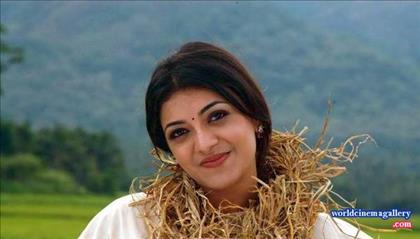 Kajal Agarwal Hot Saree Stills in Mr Perfect movie