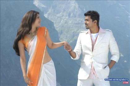 Kajal Agarwal Stills in Green Saree at Thuppakki movie