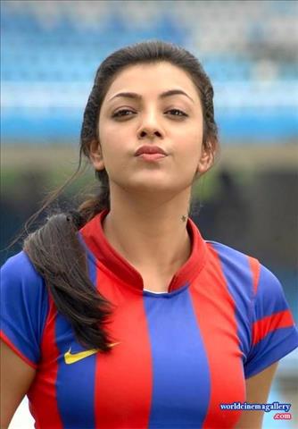 Kajal Agarwal Stills in Thuppakki movie
