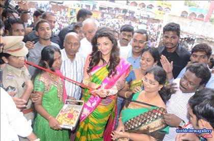 Kajal Aggarwal at Kalanikethan Fashion Mall Launch
