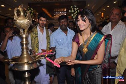 Kajal Aggarwal Stills in Green Silk Saree at Chennai Shopping Mall launch