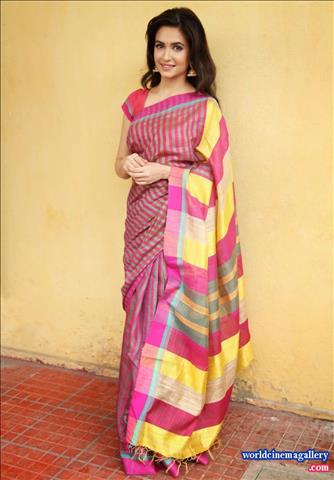 Kriti Kharbanda Cute Stills
