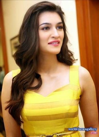 Kriti Sanon Stills at Dochey movie audio launch